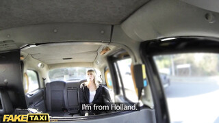 Holland milf anyuci a taxiban kefél