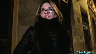 Rachel pénzért cidázza a dákót