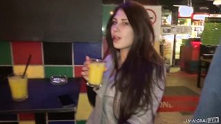 Ayda Swinger a méretes didkós tini kurva