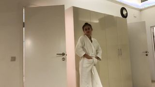 Orosz tini pici kisasszony seggbe kefélbe