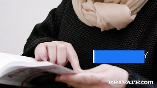 Brittany Bardot egy fiatal fiú dugja hátsó bejáratba