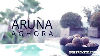 Aruna Aghora pici picsája finoman megkúrelva