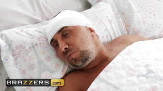 Brazzers - Brooklyn Gray szőrös pinája bekúrva