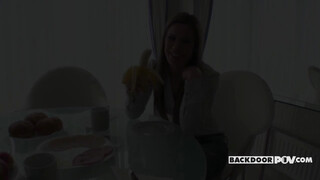 Its POV - Athina Love a magyar pornósztár kiscsaj popsiba rakva