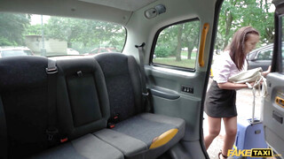 Fake Taxi  - Hatalmas kannás fiatal kisasszony bekúrva