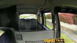FakeTaxi - iskolás spiné ordítva élvez