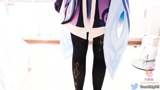 Cosplay-es nőci lábbal dug és aztán őt reszelik