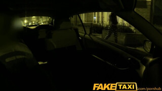 FakeTaxi - Olasz lány a taxiban közösül