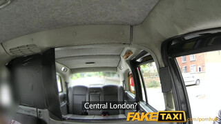 FakeTaxi sztripper picsa megmutatja mit tud