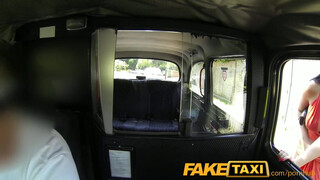 FakeTaxi még a seggnyalást is bevállalja a lány