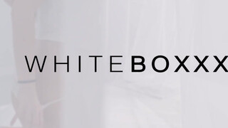 WhiteBoxxx - Nelly Kent a hatalmas keblű román spiné