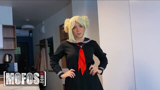 Mofos - Sweetie Fox a cosplayes picsa hátsó bejáratba baszva