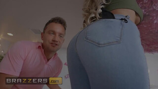 Brazzers - Katie Kush és Kayley Gunner hármasban baszik