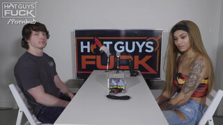 Latin Amerikai tini hölgyemény és a sportos hapsi - Hot Guys Fuck
