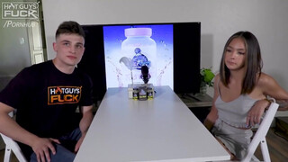 Tini pici cickós spiné és a tetovált pasi - Hot Guys Fuck