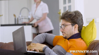 Private-com - Alice Wayne a nagy keblű szobalány