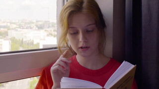ULTRAFILMS - bombázó tini bige begerjed egy könyvre