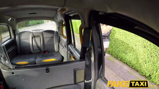 Csöcsös tini picsa segget nyal - Fake Taxi