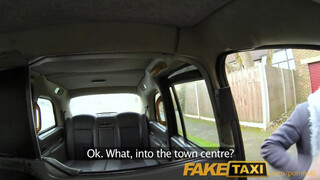 FakeTaxi - cseh spiné széttárja a lábait és mindent enged