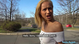 Public Agent - Veronica Leal bekúrva az erdőben