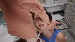 Brazzers - Ember Snow seggét a doki bassza