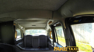 FakeTaxi - Chelsey Lanette a méretes csöcsű szöszi
