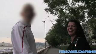 PublicAgent - Vivien Bell a szexy roma hölgyemény
