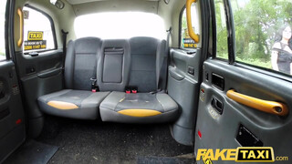 Fake Taxi - Csöcsös nőci kúrel a hátsó ülésen
