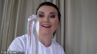 21Sextreme - Dagi anyuci és a fiatal tinicsaj