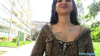 Public Agent - elhagyatott épületben a roma csajjal