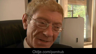 Idős bájdorong és a fiatal titkárnője