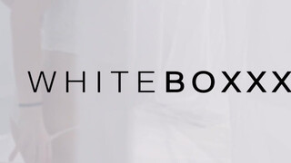 WhiteBoxxx - selymes bőrű barna kisasszony