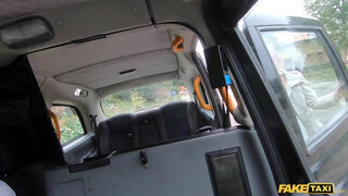 Fake Taxi - Cuki bige dugni akar a taxiban
