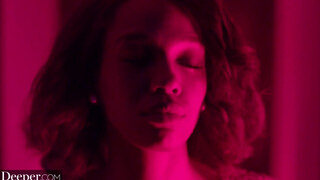 Deeper - Lacey London fehér pélót akart