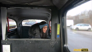 Fake Taxi - Capri Lmonde a bombázó barna lány