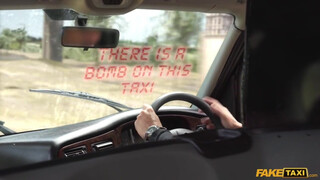 Fake Taxi - Fiatal hölgyemény a hátsó ülésen
