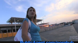 PublicAgent - szegény nőci tényleg azt hiszi modell lehet