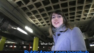 PublicAgent - Lydia csak a autóban engedi
