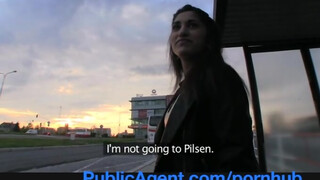PublicAgent - gyönyörű ázsiai picsa felszedve a buszmegállóban