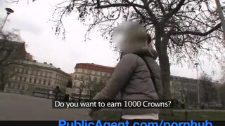 PublicAgent Hajléktalan hölgyemény nem tud a hotelben fizetni