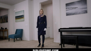 Allie Nicole a fullos szöszi