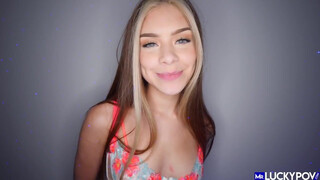 Igazán gyönyörű 18 éves kisasszony