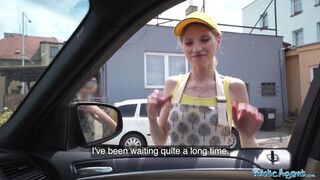Public Agent - Molly Devon a bombázó vékony bige