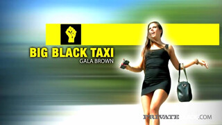 Gala Brown a taxiban kúr
