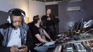 PrivateBlack - Stacy Cruz élvezi a hatalmas pélót