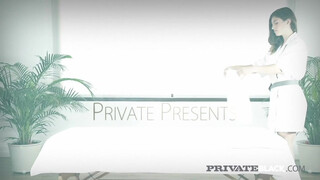 PrivateBlack - Julia Rocka a gyönyörű masszőr csajszi