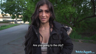 Public Agent - Alicia Trece a fogszabályzós spanyol kisasszony