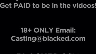 BLACKED - Lexi Lore kap egy jó hatalmas csoki pélót