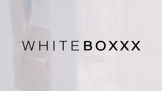 WHITEBOXXX - Eveline Dellai hátsó bejáratba tolva