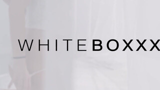 WhiteBoxxx - Eveline Dellai seggbe kefélve